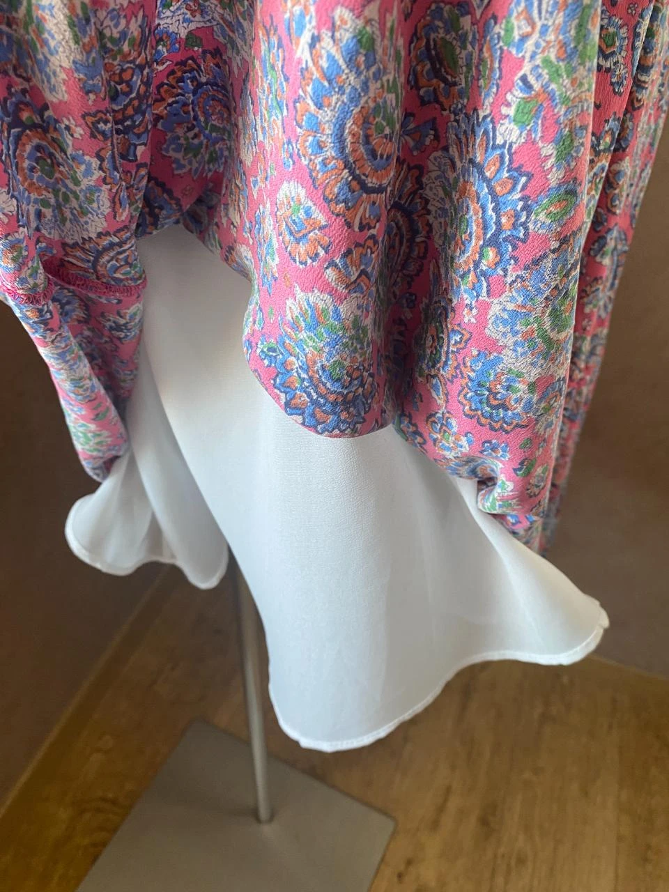 Prachtige Caroll jurk maat 42 van zijde – Roze met bohemien-chique bloemenprint – photo 11